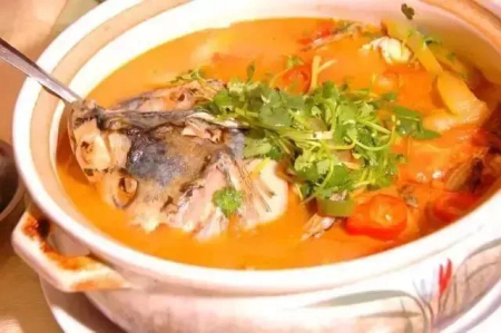 鳙魚頭燒豆腐