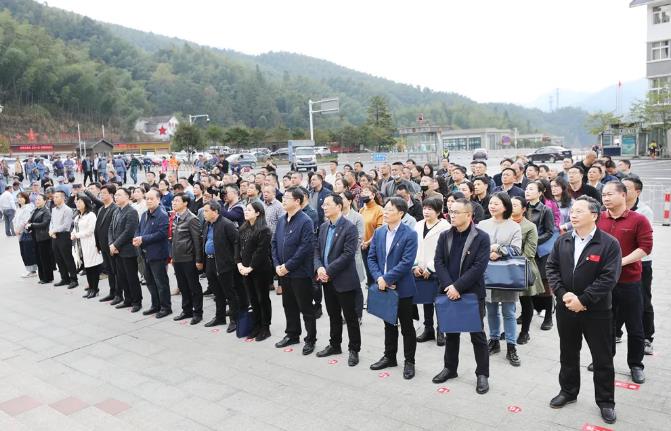  “游紅色景點、學百年D史”活動在井岡山正式啟動