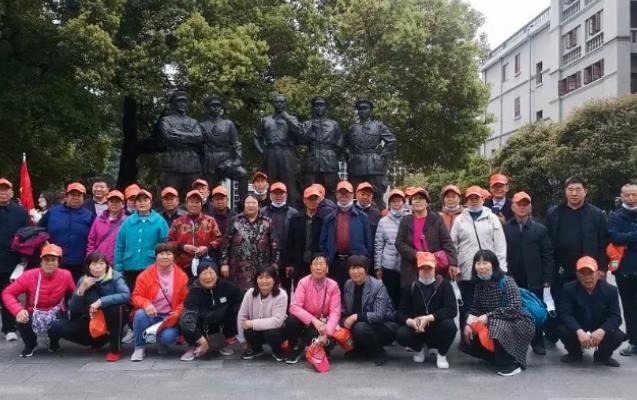 父母們參觀八一起義紀念館